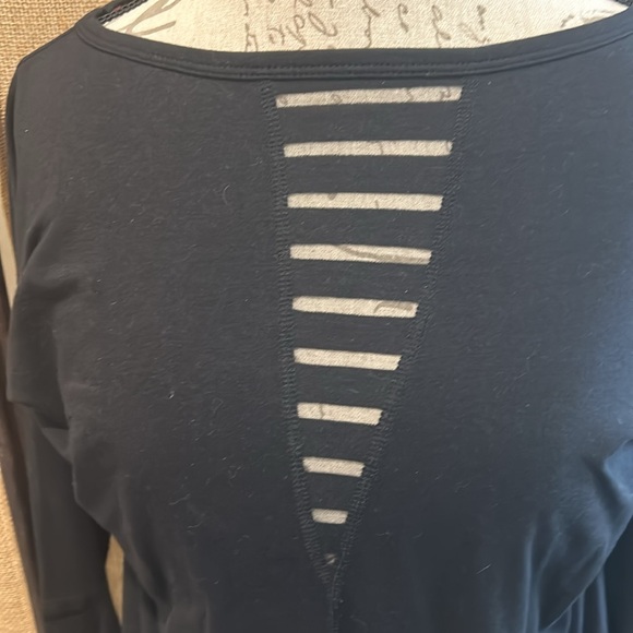 Betsy Johnson Performance pullover - Picture 4 of 7